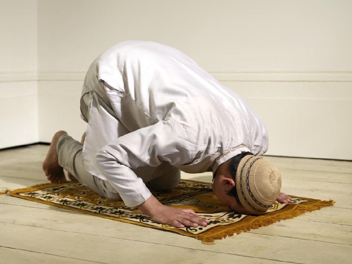 Gua enggak butuh sholat